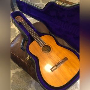 Goya G-10 Natural Guitar with Case